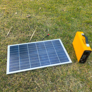 Alimentation portable LiFePO4 de petite taille, facile à utiliser pour le camping, les pannes de courant à domicile et l'utilisation en voiture, charge solaire/électrique 220V/110V - Product Image 6