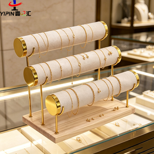 Espositore per Gioielli Multistrato in Velluto Moderno, Porta Bracciali e Orologi, con Barra a T Dorata e Base in Legno, per Braccialetti e Cerchietti - Product Image 6