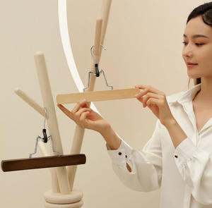 Vente en gros pince en <span class=keywords><strong>bois</strong></span> pantalon jupe cintre <span class=keywords><strong>bois</strong></span> cintre pour extension de cheveux perruques - Product Image 3