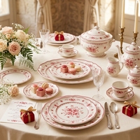 Assiettes de dîner en céramique vintage à motif de roses rouges, bord festonné, vaisselle de luxe en porcelaine, service de table pour mariage, hôtel, maison
