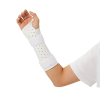 Attelle de coude thermoplastique imperméable et confortable avec fermeture auto-agrippante pour le soutien des fractures