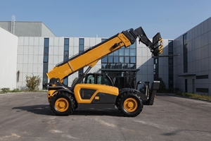 Chariot télescopique de 17 m de portée, 5 tonnes, équipé d'une flèche télescopique, d'un châssis tout-terrain 4x4 et d'attaches rapides - Product Image 2