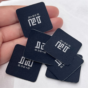 แผ่นแปะซิลิโคนนิ่มแบบรีดร้อน พิมพ์โลโก้ สำหรับเสื้อยืด - Product Image 1