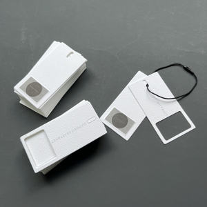 Étiquettes suspendues en papier texturé coton de qualité supérieure avec logo personnalisé - Étiquettes de marque de luxe pour la mode boutique avec logo de marque - Product Image 3