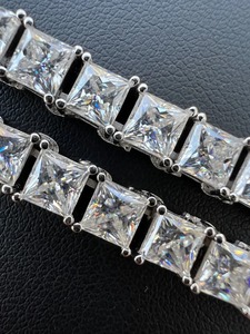 Collier élégant en chaîne tennis plaqué argent avec moissanite de qualité supérieure, idéal pour le quotidien ou comme cadeau pour toutes les occasions - Product Image 2
