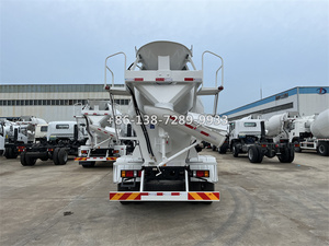 Camión Mezclador de Concreto SINOTRUK de 6 Ruedas HOWO 4x2, Camión con Tanque Mezclador de 6 Metros Cúbicos, Camión Mezclador de Concreto de 6 Metros Cúbicos en Venta - Product Image 5