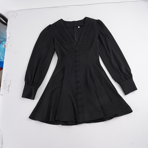 Vestido midi con cuello en V profundo y botones frontales, línea A, cintura entallada, negro, estilo francés, sexy, elegante, para fiesta de té, formal, favorecedor - Product Image 6