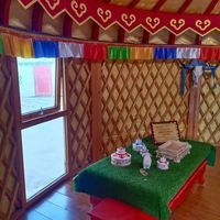 Grande tente spatiale Yourte en bois massif pur avec salle de bain Resorts Luxury For Glamping Safari Tent