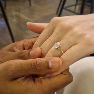 Anillos Clásicos de Oro de 14K con Moissanita Ovalada de 2CT DEF VVS y Halo de Diamantes, Anillos de Boda, Joyería para Mujeres y Hombres - Product Image 3