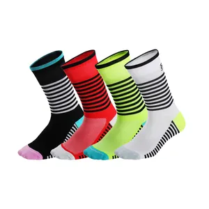 Chaussettes de sport pour hommes, logo personnalisé OEM, design coloré, vélo, d'équipage de cyclisme, pour homme