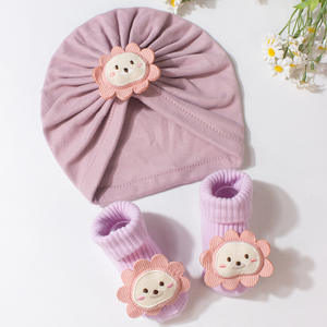 Set 2 Potong Topi Bayi Baru Musim Gugur dan Musim Dingin Topi Bayi Berbahan Plush dengan Visor dan Kaos Kaki Panjang untuk Balita - Product Image 5