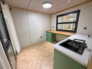 Módulo de Panel Revestido TDHH en Poste de Acero de 20 Pies, Balaustrada Blanca, Puertas Dobles Acristaladas, Unidad Prefabricada para Sitio Elevado y Cabaña en Plataforma - Product Image 6