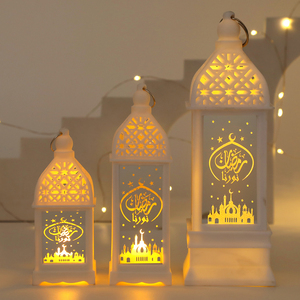 Lanterne arabe LED en plastique avec étoiles et lunes électroplaquées, veilleuse de château, bougies électroniques, lampes à vent pour l'Aïd Moubarak et le Ramadan - Product Image 5