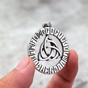 Collar nórdico de acero inoxidable con colgante de runas vikingas y diseño de nudo celta para hombre, joyería de regalo - Product Image 4