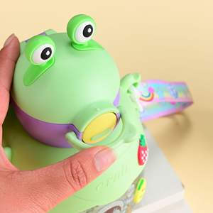 Seaygift 最新 900ml クリエイティブな漫画風カエルの目 子供用スポーツ携帯プラスチック製水筒 ジュースカップ マグカップ ストロー付き - Product Image 6