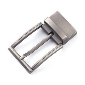 Ceinture en métal pour femme, fabriquée par le fabricant, avec boucle à design ajouré, lettres, sangles rondes et logo personnalisé. - Product Image 2