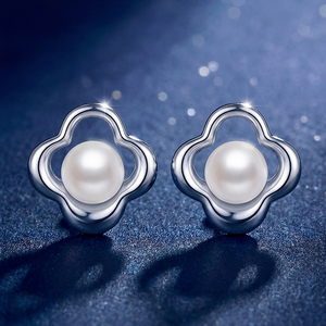 Pendientes de Perlas con Trébol de Cuatro Hojas en Plata S925, Joyería con Flores Huecas para Mujer, Uso Diario, Regalo - Product Image 4