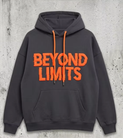 Sudadera con capucha holgada de otoño personalizada para tipografía, de 400GSM, unisex, estilo streetwear americano, con letras con efecto glitch y hombros caídos.
