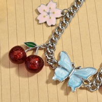 Breloque de sac papillon cerise mignonne, pendentif cœur trèfle Sakura, chaîne porte-clés, décoration de sac à main esthétique douce, accessoires pour femmes
