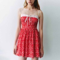 Robe mini sans manches en satin naturel, col licou, anti-plis, avec détails illusion, coupe trapèze, patchwork contrastant et éléments floraux miniatures