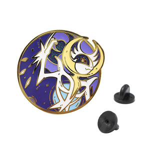 4 Nouveaux Designs – Épingles Métalliques Brillantes Solgaleo et Lunala de 4 cm de Haute Qualité pour Décoration de Sac à Dos et Vêtements - Product Image 5