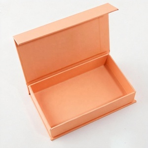 Vente directe d'usine, produit personnalisé, boîte en carton pour mariage, petit cadeau pour <span class=keywords><strong>femme</strong></span>, emballage en papier avec aimant - Product Image 1