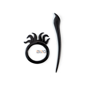 เข็มกลัดไม้ธรรมชาติและเขาสัตว์ ลายปลาหมึก รูปทรงเก๋ไก๋ ขัดเงาด้วยมือ สวยงามไม่ซ้ำใคร สำหรับส่งออกทั่วโลก - Product Image 5