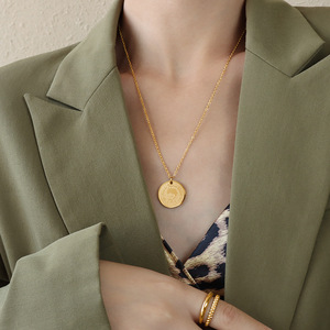Collier chaîne de pull en acier inoxydable étanche avec plaqué or PVD 18 carats, pendentif <span class=keywords><strong>Petit</strong></span> <span class=keywords><strong>Prince</strong></span> rond de longueur moyenne - Product Image 3
