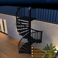 Escalier en spirale extérieur industriel avec garde-corps vertical en acier au carbone noir mat pour usage minimaliste sur patio
