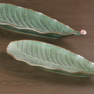 Plat feuille en céramique - France