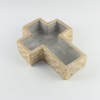 Moule à pot de fleurs en forme de croix de style européen, design classique fait main pour utilisation au sol et suspendue, en ciment