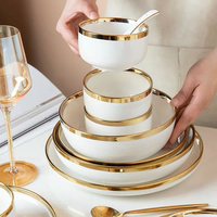 Assiettes plates et bols en porcelaine nordique Qianyue HoReCa à bord doré, design luxueux, durables, en stock pour mariages et restaurants