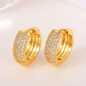 Orecchini a Cerchio Placcati Oro per Donna, Taglio Brillante Rotondo con Cristalli e Strass, Gioielli di Lusso per Uso Quotidiano, Placcatura 18K - Product Image 4