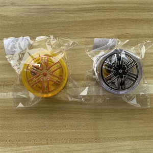 Jouets de jeu <span class=keywords><strong>Yoyo</strong></span> classiques en gros pour enfants, avec design de pneu lumineux et fil rotatif, jaune et noir - Product Image 6