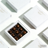 Boîte cadeau personnalisée de luxe écologique réutilisable en papier kraft blanc imperméable pour chocolats, avec doublure en éponge, finition mate, portable
