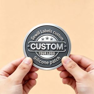 Étiquettes en silicone écologiques de qualité supérieure, étiquettes personnalisées à haute adhérence pour la marque de vêtements et de sacs - Product Image 4