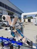 Machine d'étiquetage automatique à surface plane pour boîtes de cartes et pochettes