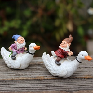Set di 4 statuette in resina di ancellette a cavallo di anatre - Miniature per giardini delle fate, terrari, case delle bambole - Product Image 4
