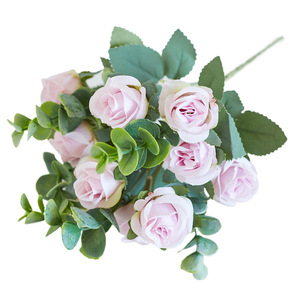 Fleurs décoratives artificielles en soie exquises, petites roses et eucalyptus, pour hôtel et usage extérieur, vente en gros en Chine - Product Image 5