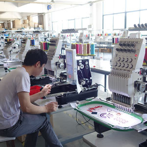 Machine à broder informatisée multi-têtes à haute productivité, équipement industriel professionnel à grande vitesse pour la production de vêtements - Product Image 2