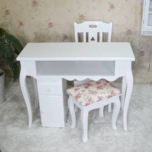 <span class=keywords><strong>Comò</strong></span> <span class=keywords><strong>da</strong></span> <span class=keywords><strong>Camera</strong></span> <span class=keywords><strong>da</strong></span> <span class=keywords><strong>Letto</strong></span> Stile Europeo <span class=keywords><strong>Vintage</strong></span> con Specchio e Rose Bianche in Vendita - Product Image 6