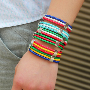 Pulsera de Cuero PU Trenzada Multicolor para Hombre, Accesorio de Apoyo para la Copa de Fútbol, Verano 2022, Fuente de Productos de Yiwu, Zhejiang - Product Image 1