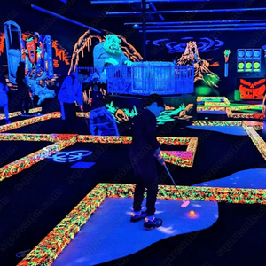 Diseño y Planificación de un Mini Campo de Golf Luminoso, Configuración de Golf Interactiva Personalizada con Luces de Neón para Entretenimiento en Interiores y Parques de Atracciones - Product Image 2
