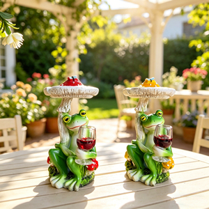 Figurine en résine de grenouille fantaisiste sous un <span class=keywords><strong>champignon</strong></span> - Grenouille avec verre à vin en résine - Artisanat personnalisé OEM en gros directement de l'usine - Product Image 1