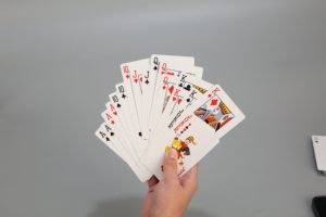 批发蓝芯纸观音牌扑克牌，适合室内团体游戏和聚会或咖啡馆的休闲时刻 - Product Image 4