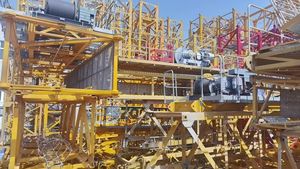 Grue à tour à plateforme plate d'occasion, modèle 6015 d'une marque chinoise renommée, avec une capacité de levage maximale de 8 tonnes. - Product Image 5