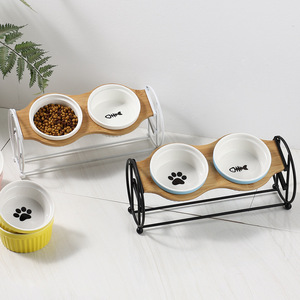 Bol double en céramique pour chat sur support en bois surélevé avec motif de patte pour chats - Product Image 1