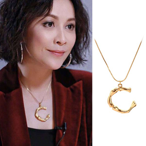 Collar con Colgante de Letra Inicial de Bambú Grande de la A a la Z Dorado en Oferta para Unisex - Product Image 3