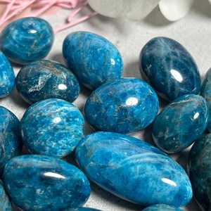 Vente en gros de pierres ovales en apatite bleue naturelle, polies à la main, pour la guérison spirituelle, décoration intérieure unique et cadeaux de vacances - Product Image 6