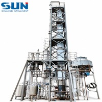 Colonne de distillation industrielle pour la récupération d'alcool et l'extraction d'ingrédients alimentaires avec recyclage en circuit fermé des solvants